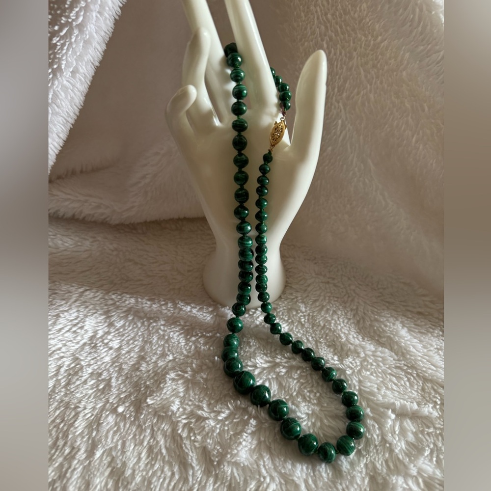 Gorgeous, Heavy Malachite Cascading Necklace with 14/20 Gold Clasp, 20"